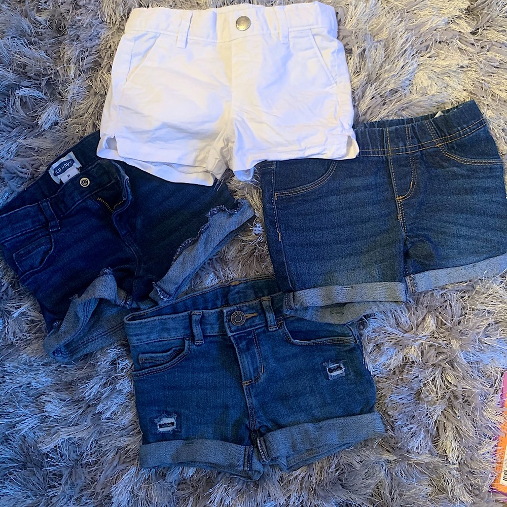 4 pair of old navy jean shorts 3T